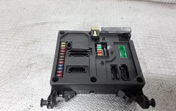 Ford Galaxy Fuse module S108152001D