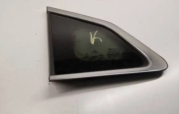 Nissan Qashqai Rear side window