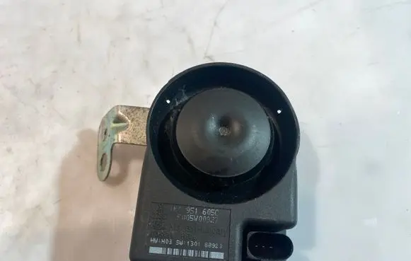 Audi A4 S4 B8 8K Horn signal 8K0951605C
