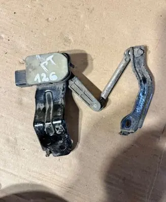 Hyundai Kona I Air suspension front height level sensor 92190K4000