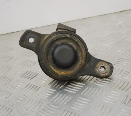 Subaru Legacy Engine mount bracket