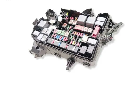 Toyota Auris E180 Fuse module 9008087021