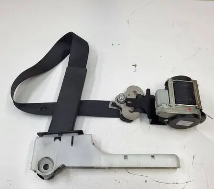 Nissan Leaf I (ZE0) Front seatbelt 624239401C 11031115 101X090LH