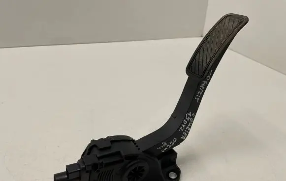 Ford Transit Courier Accelerator throttle pedal 8V219F836AC 6PV00951730 C95YE03