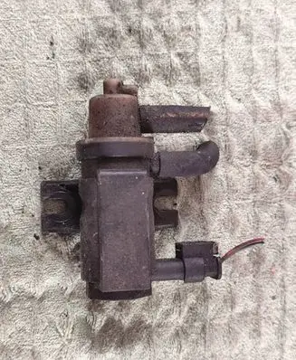 Mercedes-Benz C W204 Turbo solenoid valve A0091533128 70078208 101229