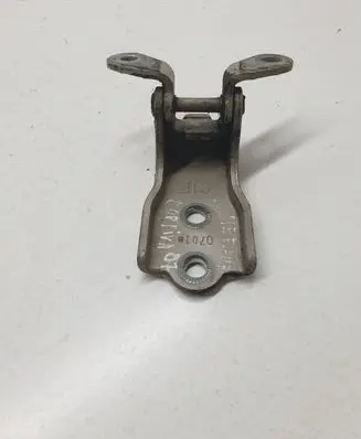 Chevrolet Captiva Front door lower hinge 