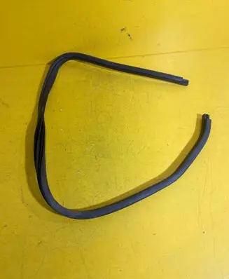 Opel Agila B Front door rubber seal 