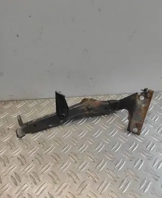 Audi A4 S4 B8 8K Fender mounting bracket 8K0821135B