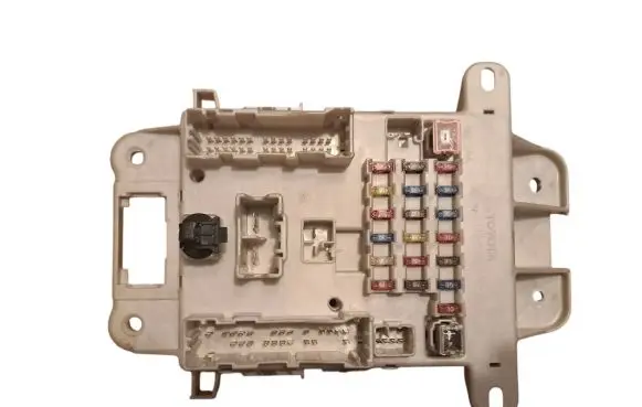 Toyota RAV 4 (XA20) Fuse box set PPT25P5