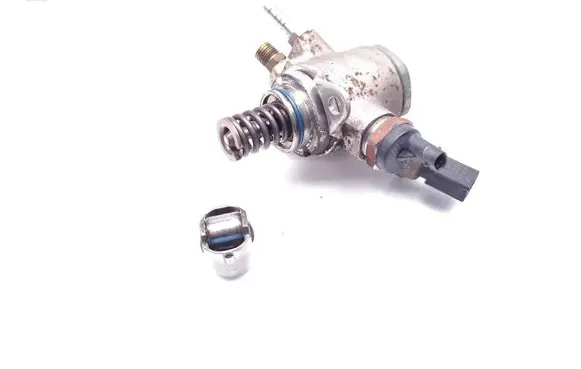 Audi A5 8T 8F Fuel injection high pressure pump 06E127025Q