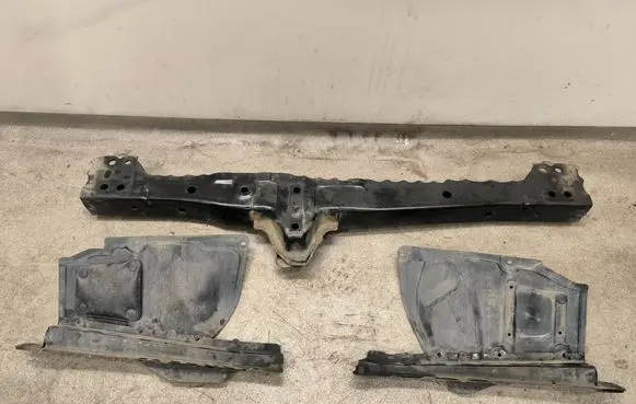 Toyota Avensis T270 Bottom radiator support slam panel 