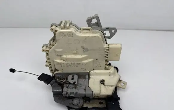 Seat Altea XL Front door lock 1P1837016C