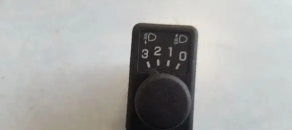 Nissan Primera Headlight level height control switch