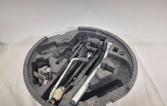 Skoda Octavia Mk2 (1Z) Tool set 1Z0012115B