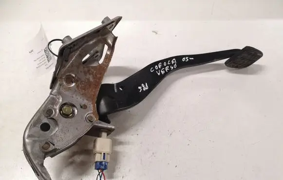 Toyota Corolla Verso AR10 Brake pedal