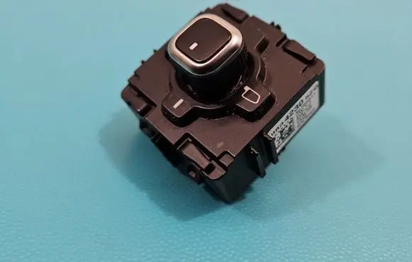 Opel Astra L Electric window control switch 98342305ZD IMPRK1512224
