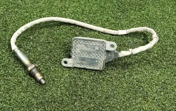 Renault Master III Lambda probe sensor 227903557R SNS377 5WK97377