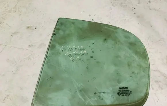 Rear vent window glass