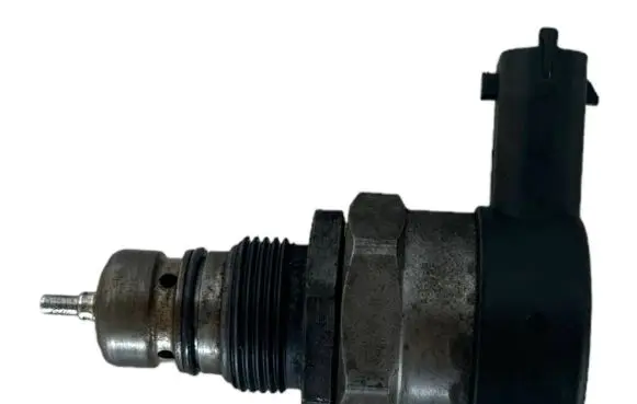 Volvo XC60 Fuel pressure regulator 31216313 0281002990