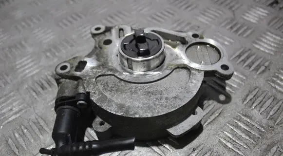 Skoda Fabia Mk2 (5J) Vacuum pump