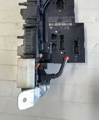 Mercedes-Benz C W204 SAM control unit 2049060805