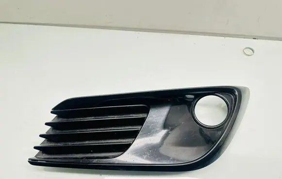 Toyota Auris E180 Front bumper lower grill 8148102580 8148102600 5203002210