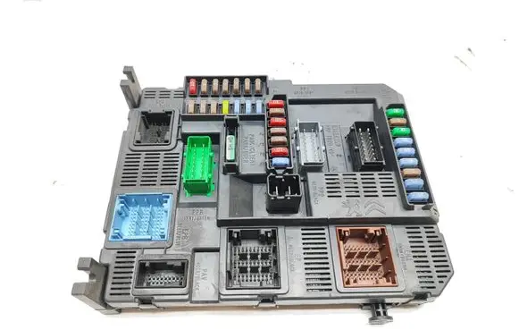 Peugeot 208 Fuse box set 9807532080 20150715 E1111753