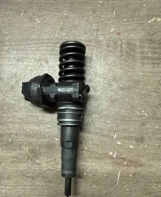 Volkswagen Polo IV 9N3 Fuel injector 038130073BP 073AJ