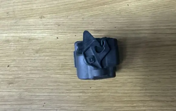 Mercedes-Benz C W204 Fuel tank cap lock 896105Q02