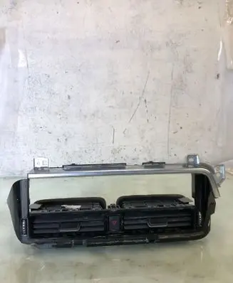 Nissan Qashqai J12 Dash center air vent grill 68751
