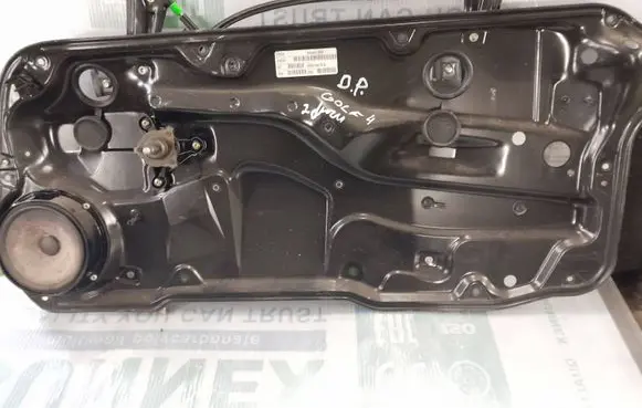 Volkswagen Golf IV Front door manual window regulator 272934 3750701