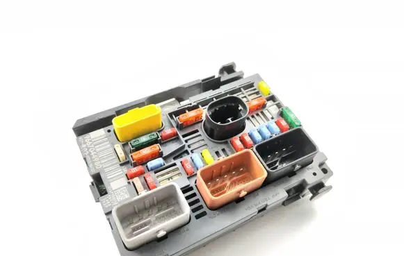 Citroen C5 Fuse module 9667044980