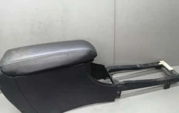Chrysler 300M Center console 821340