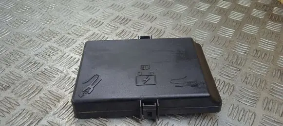 Maserati Quattroporte Fuse box cover 7171381630