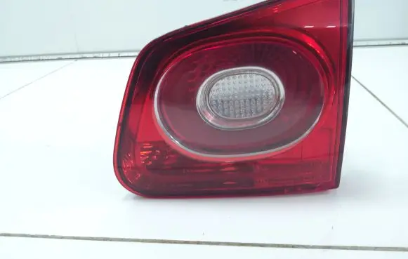 Volkswagen Tiguan Tailgate rear/tail lights 5N0945094