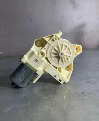 Ford Focus Front door window regulator motor 4M5T14A389 995208101