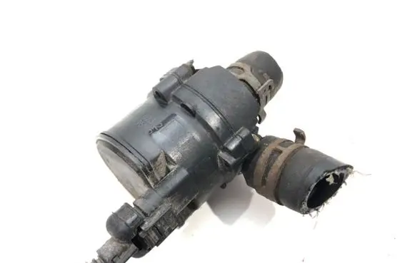 Skoda Rapid (NH) Oil filter mounting bracket 5G0965561