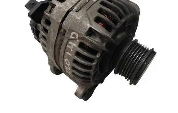Volkswagen Polo Generator/alternator 045903023A