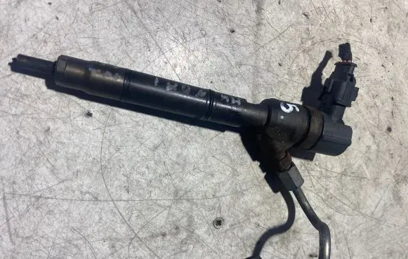 Hyundai i30 Fuel injector 338002A900