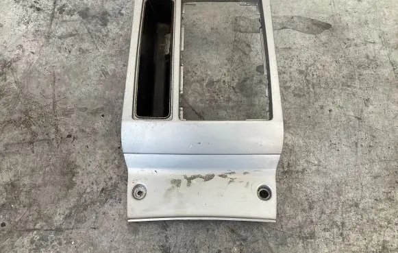 Chrysler 300 - 300C Gear shifter surround trim plastic DZM01TRMAB 48876A