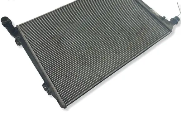 Volkswagen PASSAT B6 Coolant radiator 3C0121253R