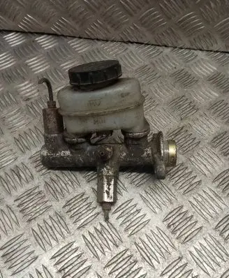 Nissan Sunny Master brake cylinder