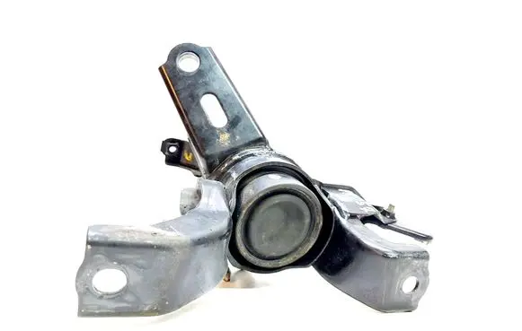 Toyota Prius (XW30) Engine mount bracket