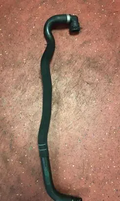 Engine coolant pipe/hose
