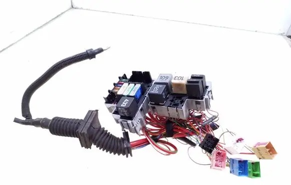 Volkswagen Touareg I Fuse module 3D0951253A 141951253B 7M0951253C