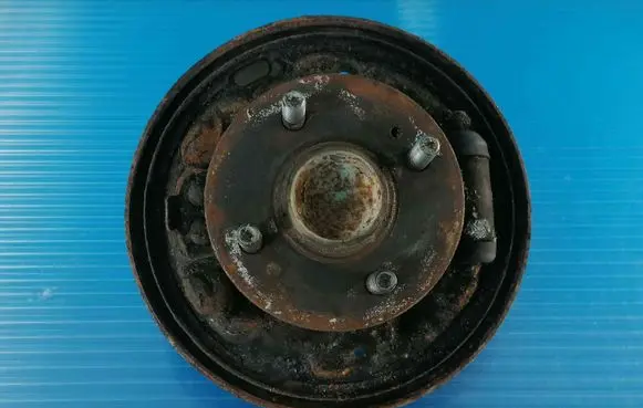 Opel Corsa D Rear wheel hub spindle/knuckle 