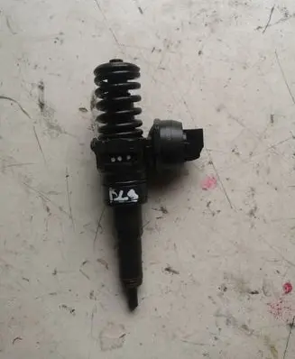 Volkswagen Golf V Fuel injector 038130073BN