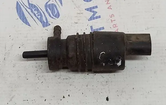 BMW 5 E39 Headlight washer pump 67128377613