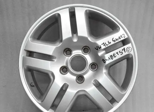 Volkswagen Touareg I R18 alloy rim 