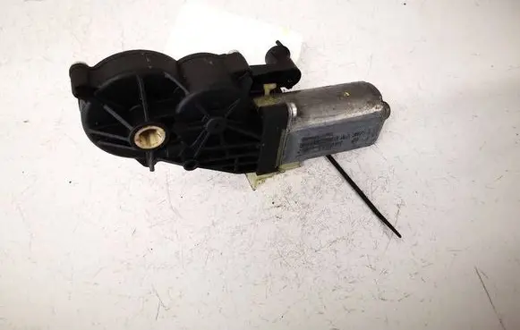 Mercedes-Benz ML W164 Seat adjustment motor 0390203213